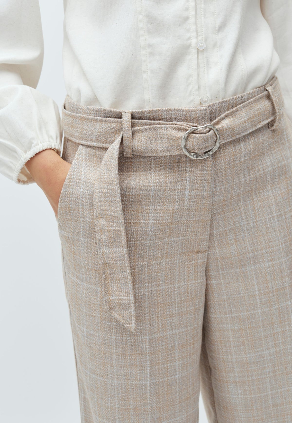 Clementa-M_Beige Check_Model_2