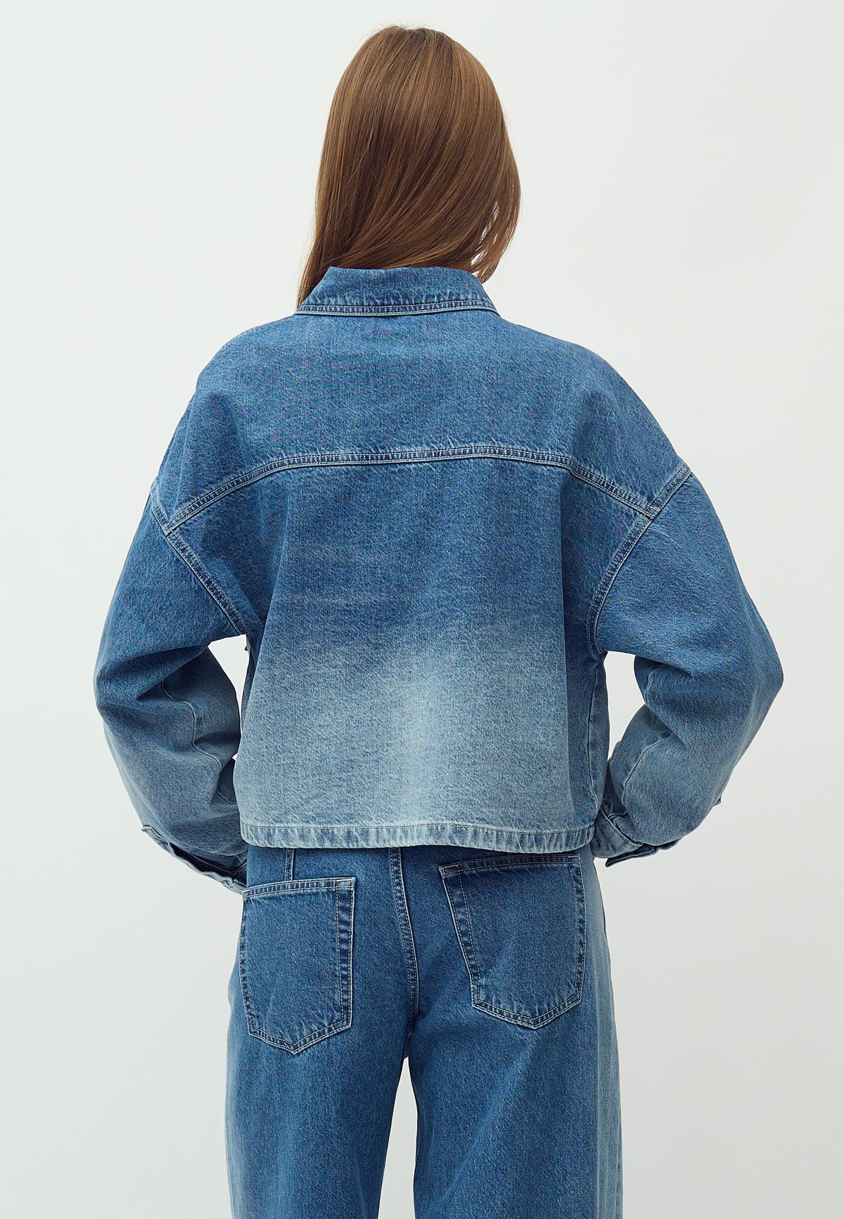 Winnia-M_Fading Denim Wash_Model_1
