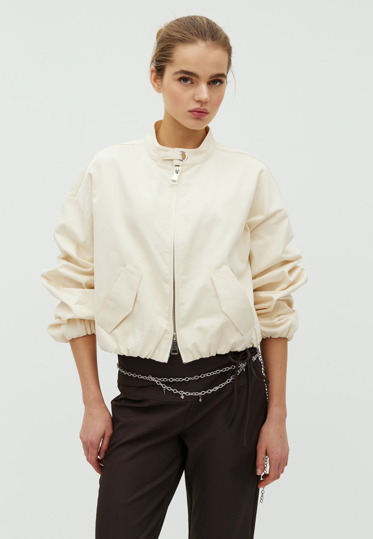Elicora-F_Antique White_Model_0