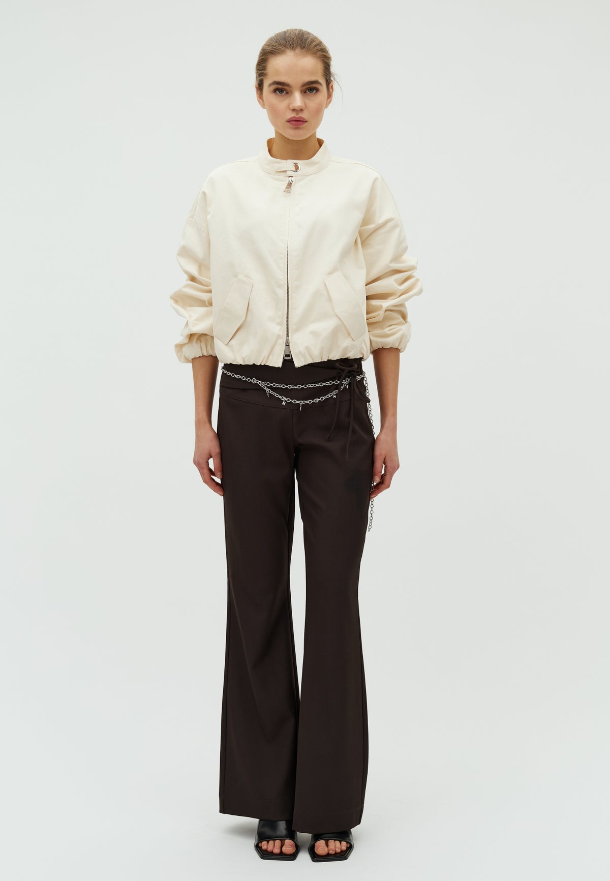 Elicora-F_Antique White_Model_3