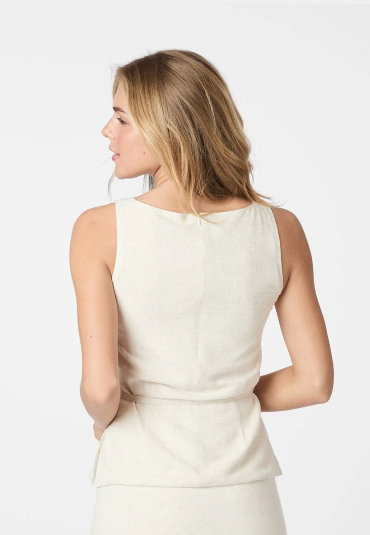 165623 Nassa Linen Top_Natural_Model_2