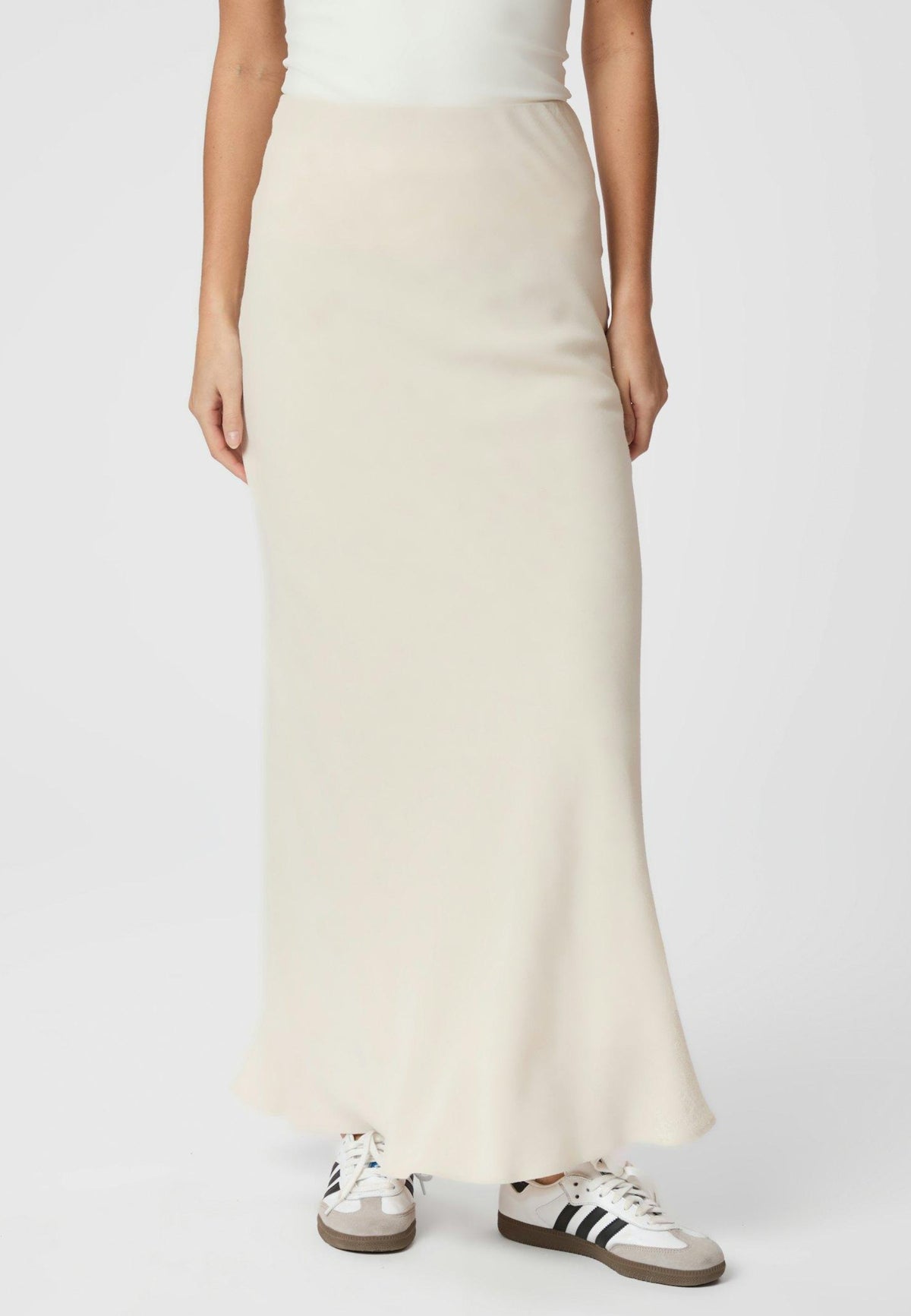 161871 Viso Linen Skirt_Natural_Model_2