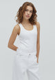 Jaxson U-M_White_Model_0