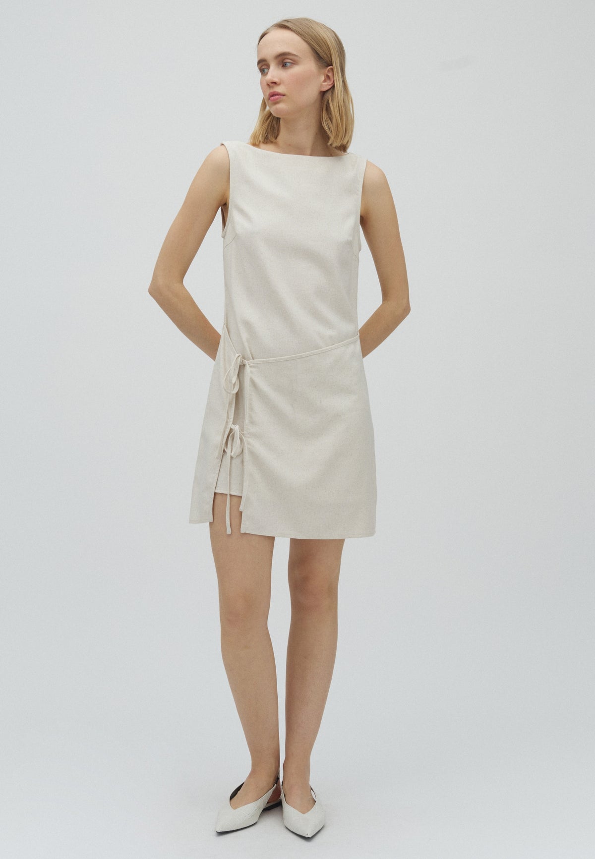 Ellenor-F_Natural Linen_Model_0