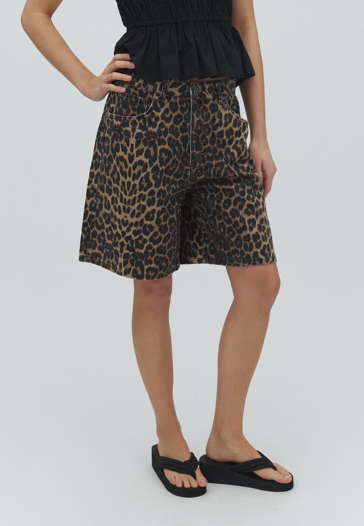 Talina-M_Leopard Mist_Model_1