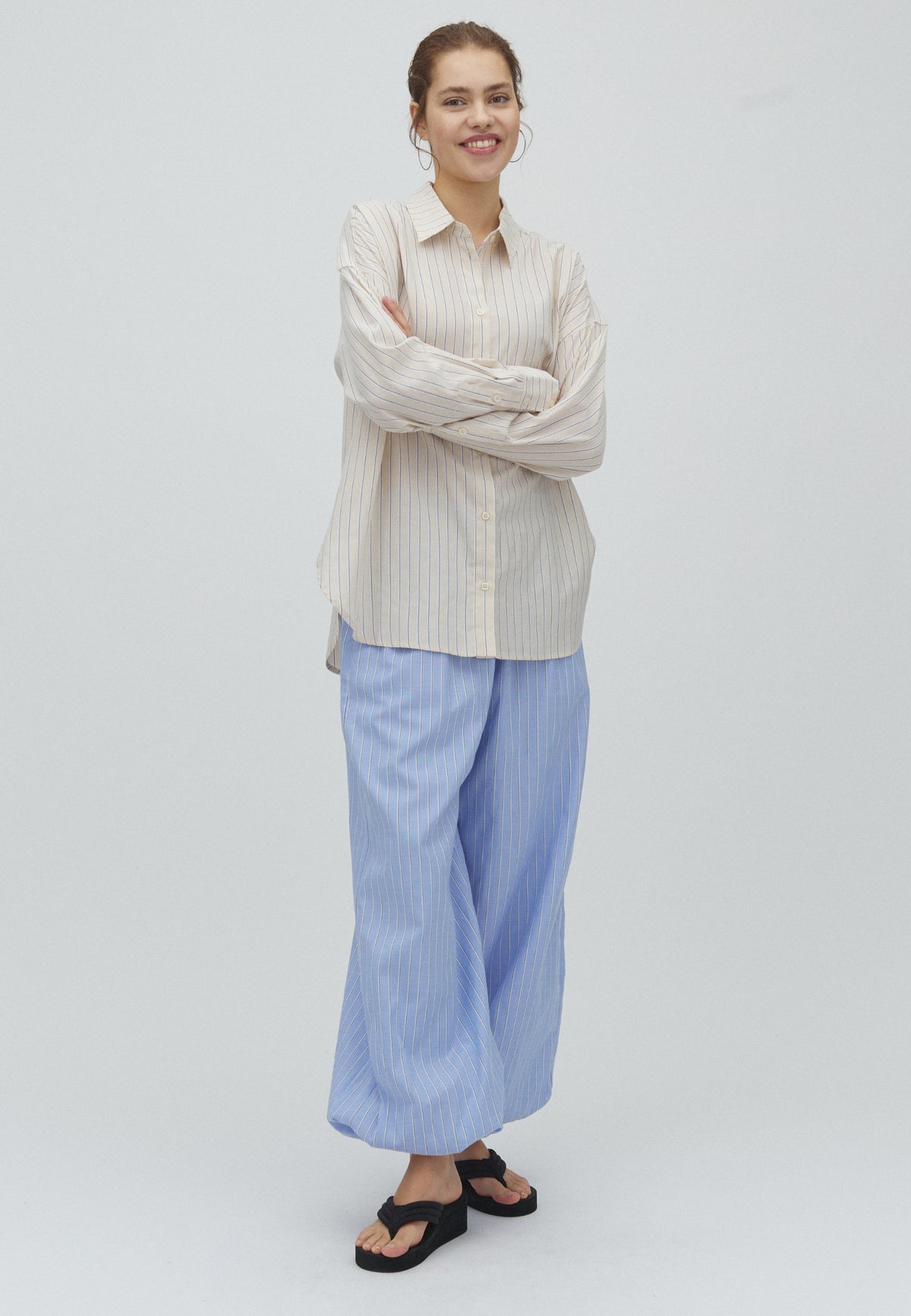 Brisa Boxy-M_Beige Blue Stripe_Model_2