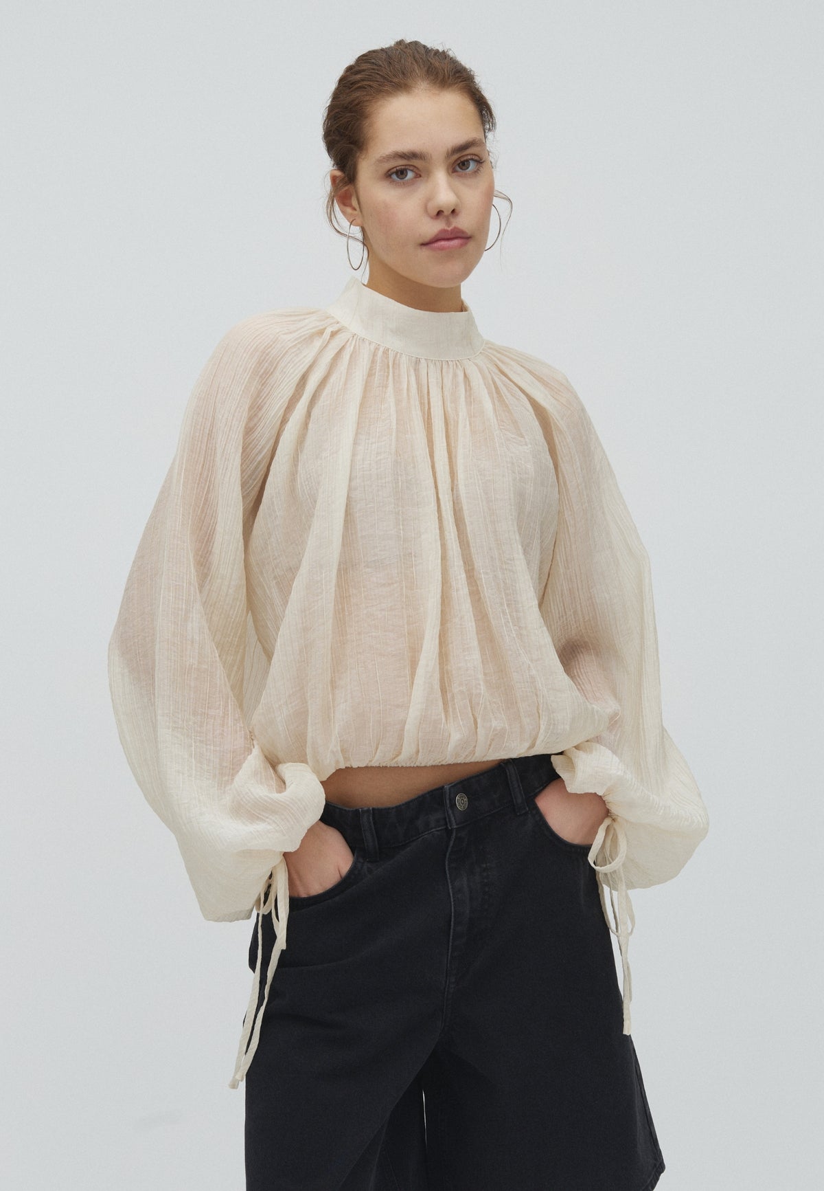 Menila-M_Pale Creme_Model_0