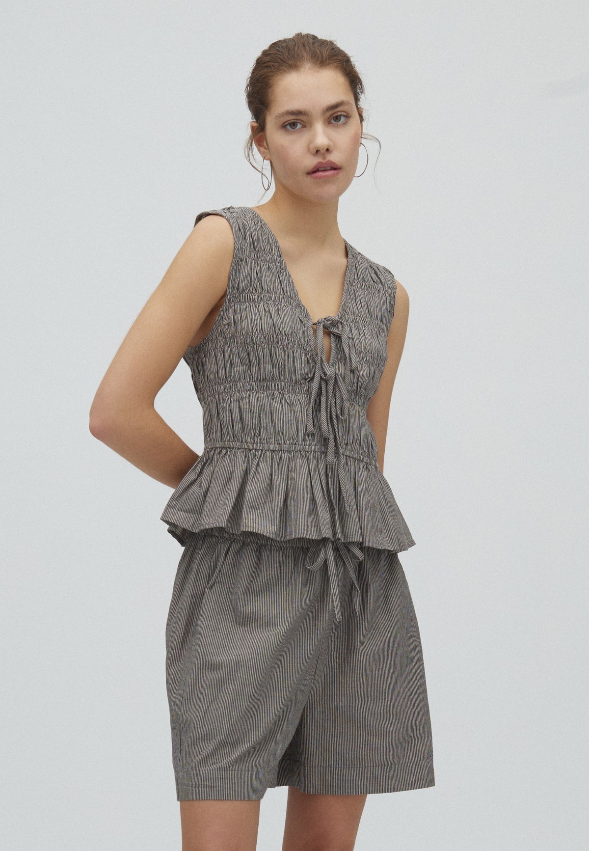 Cyra-M_Java White Stripe_Model_0