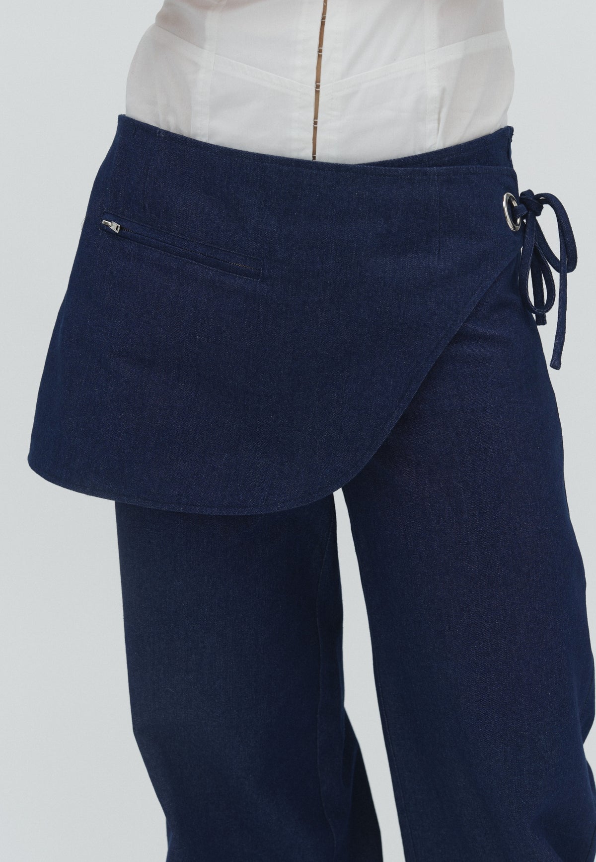 Laszio-F_Dark Blue_Model_2