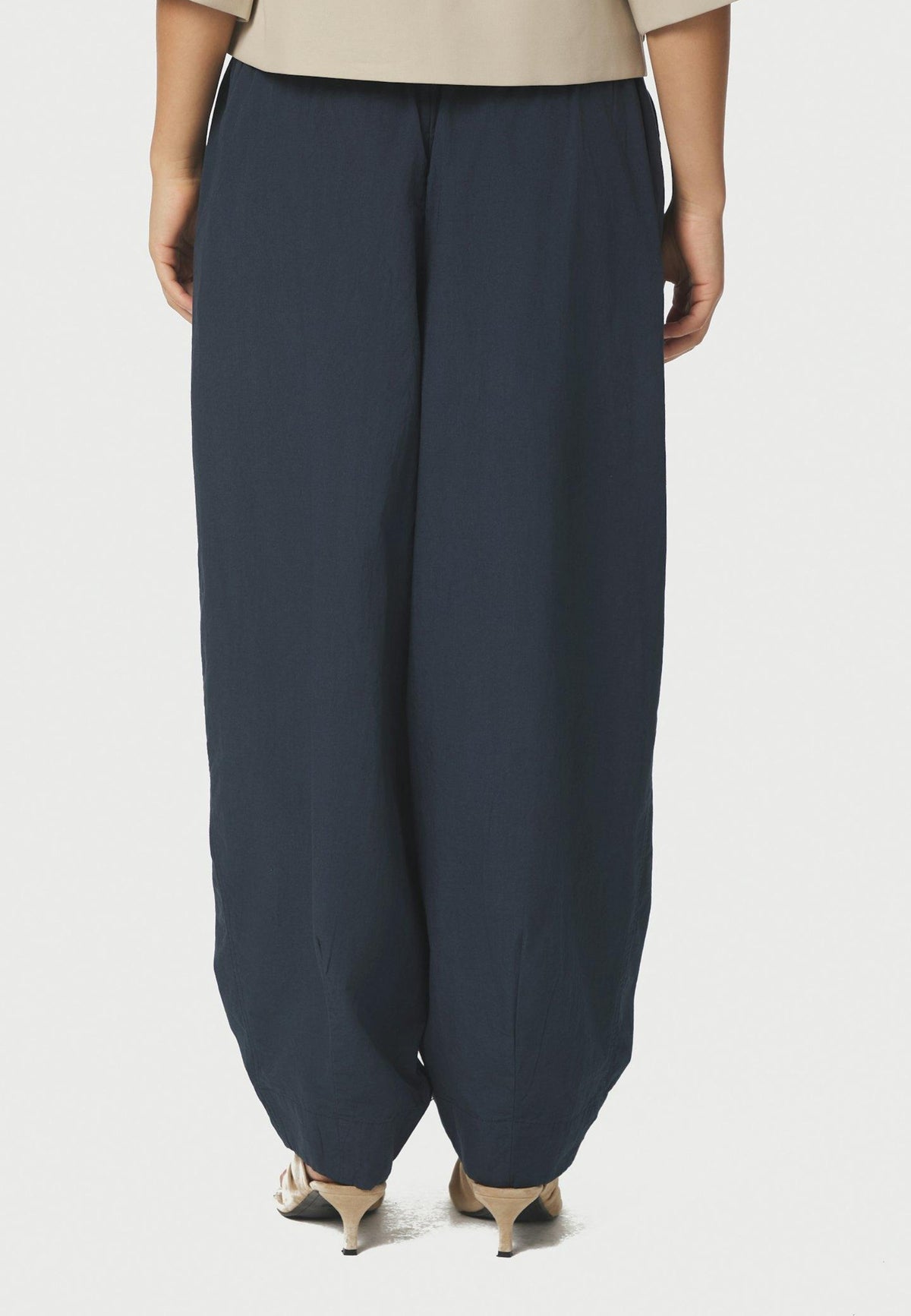 168368 Prina C Poplin Pants_Navy_Model_2