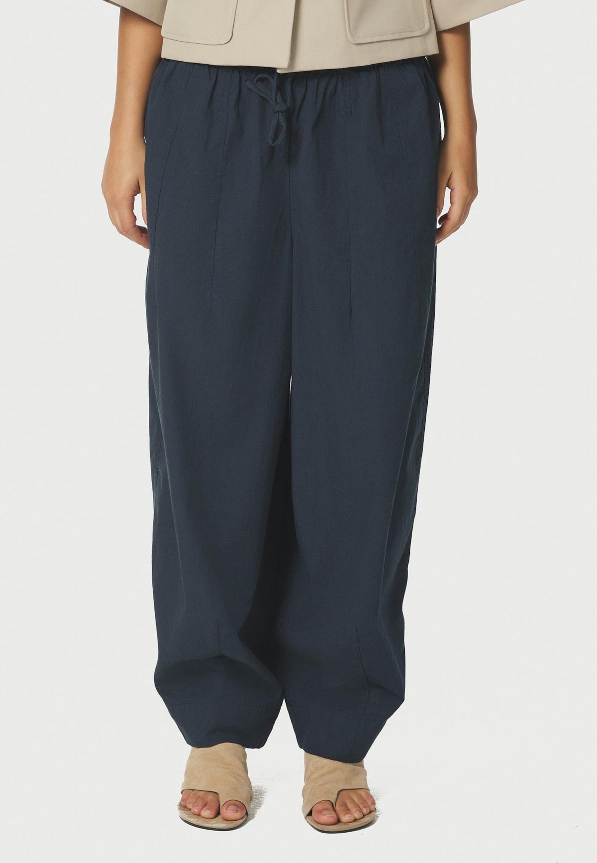 168368 Prina C Poplin Pants_Navy_Model_1