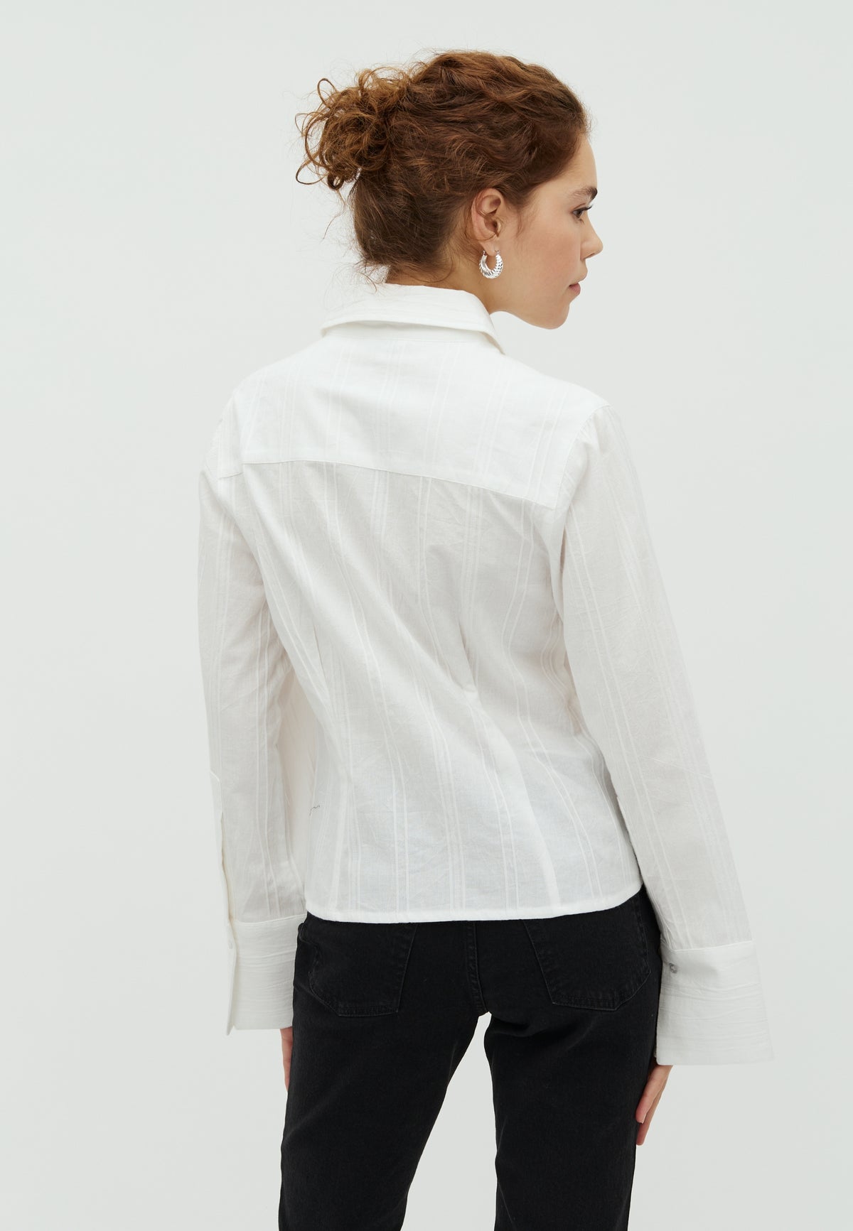 Aulori-M_White_Model_2