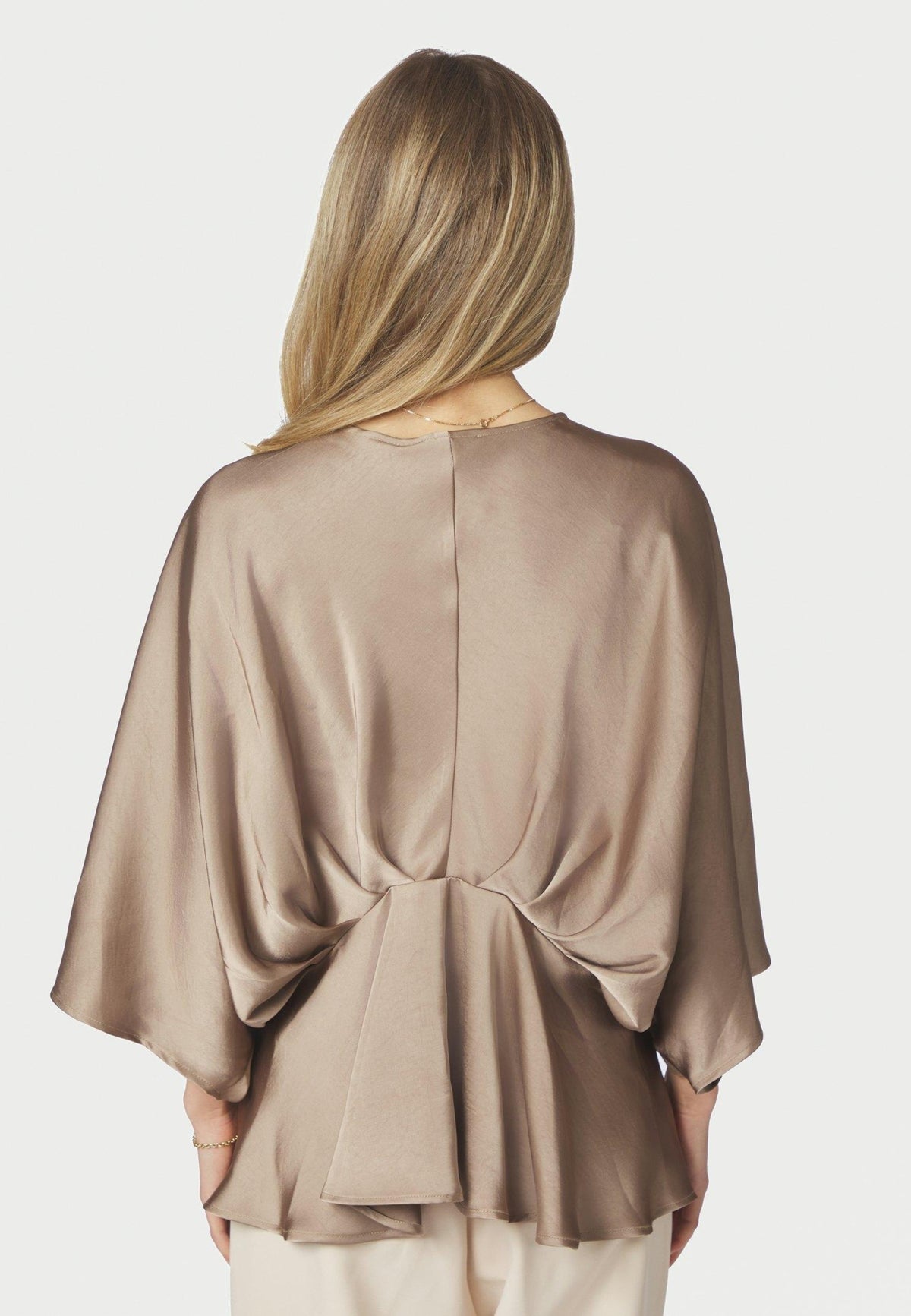 168095 Rivina Heavy Sateen Blouse_Dark Taupe_Model_3