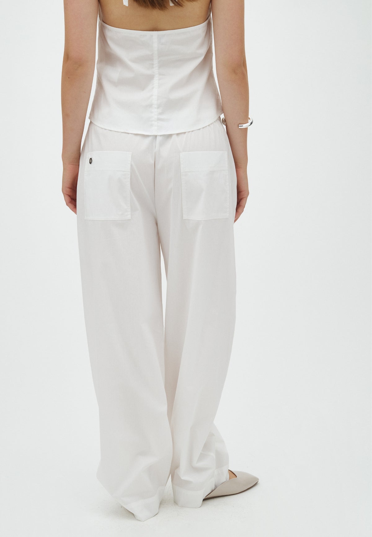 Saca-F_White_Model_3