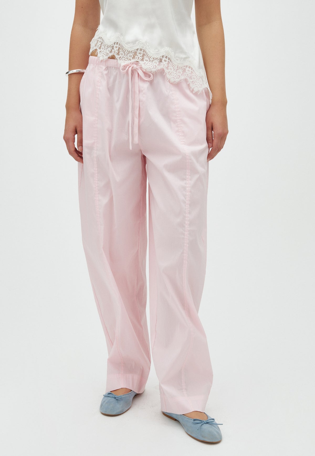 Saca-F_Light Pink_Model_1