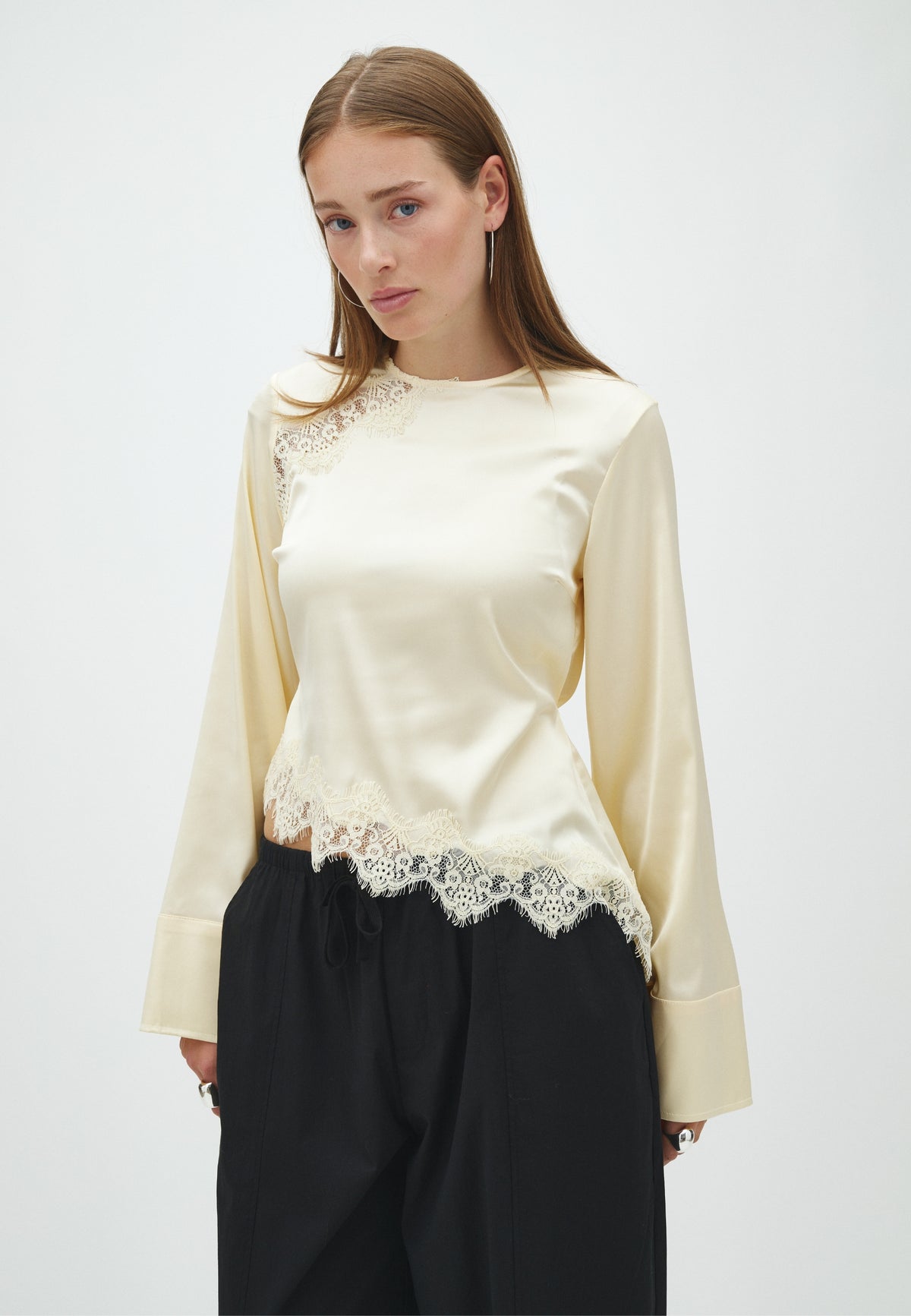Beneka-F_Butter Yellow_Model_0