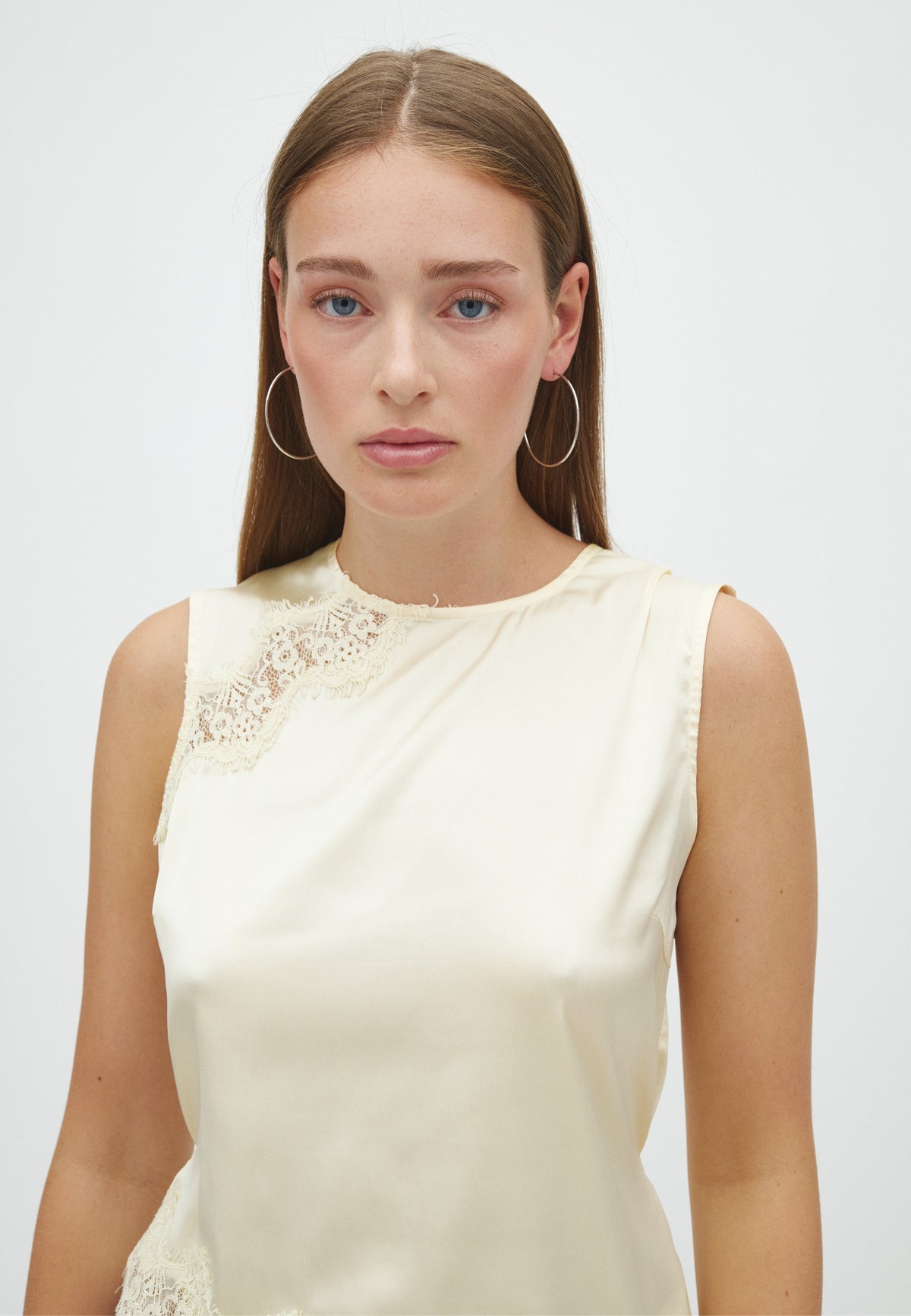 Beneka SS-F_Butter Yellow_Model_1