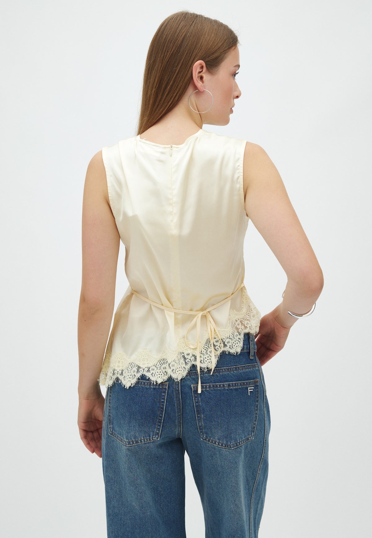 Beneka SS-F_Butter Yellow_Model_2