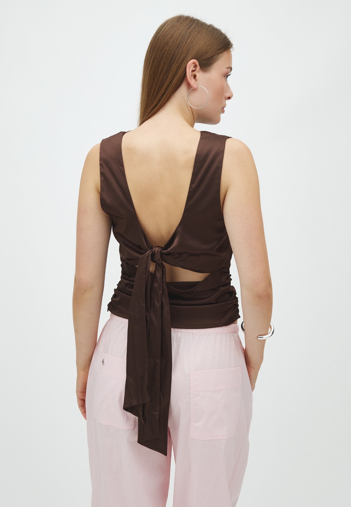 Lianna-F_Dark Brown_Model_2