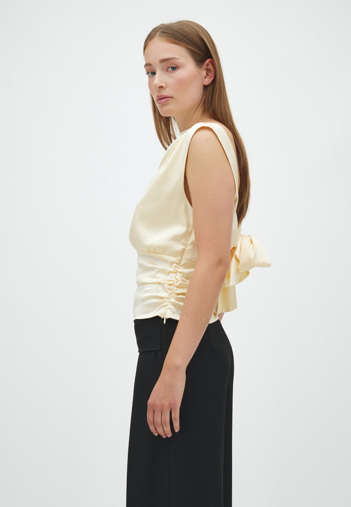 Lianna-F_Butter Yellow_Model_3