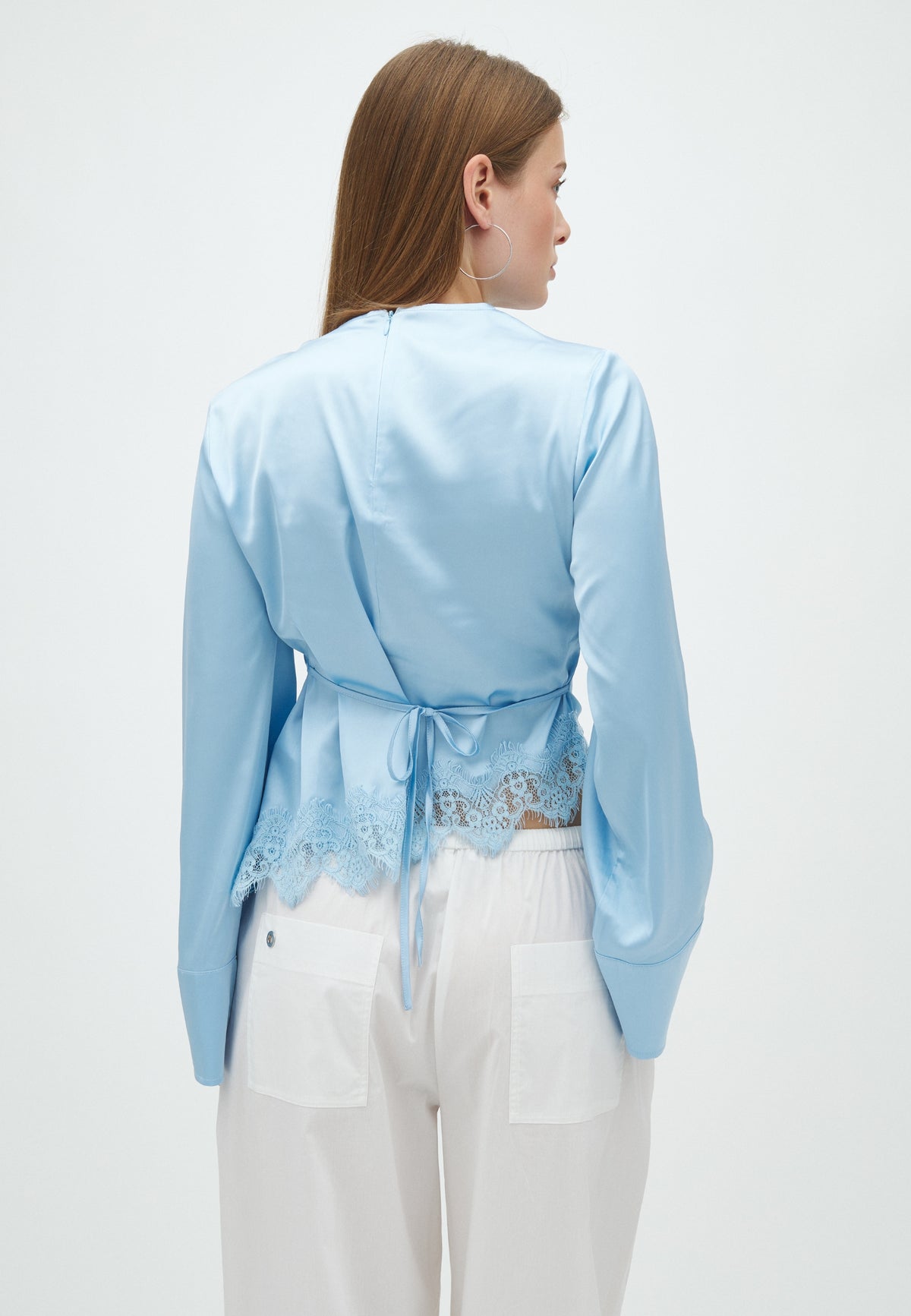 Beneka-F_Light Blue_Model_2