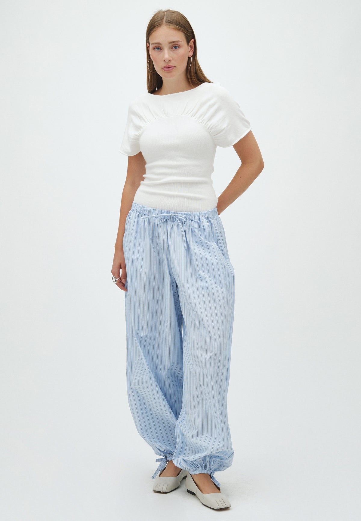 167346 Manthea Knit Top_Off White_Model_3