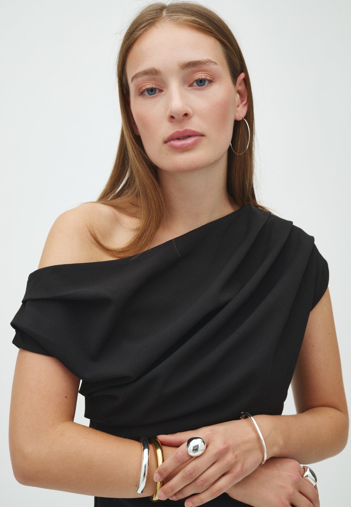 169565 Dabelle Drapy Top_Black_Model_1