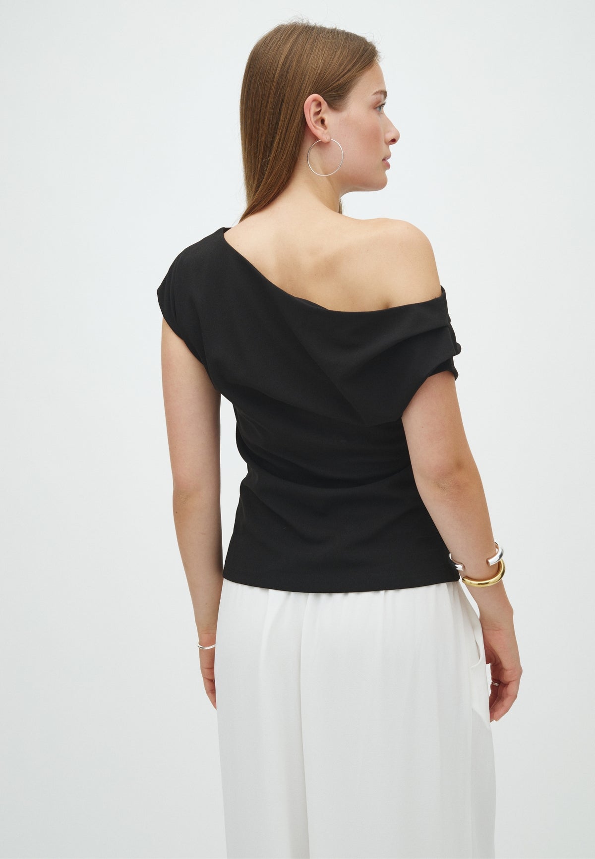 169565 Dabelle Drapy Top_Black_Model_2