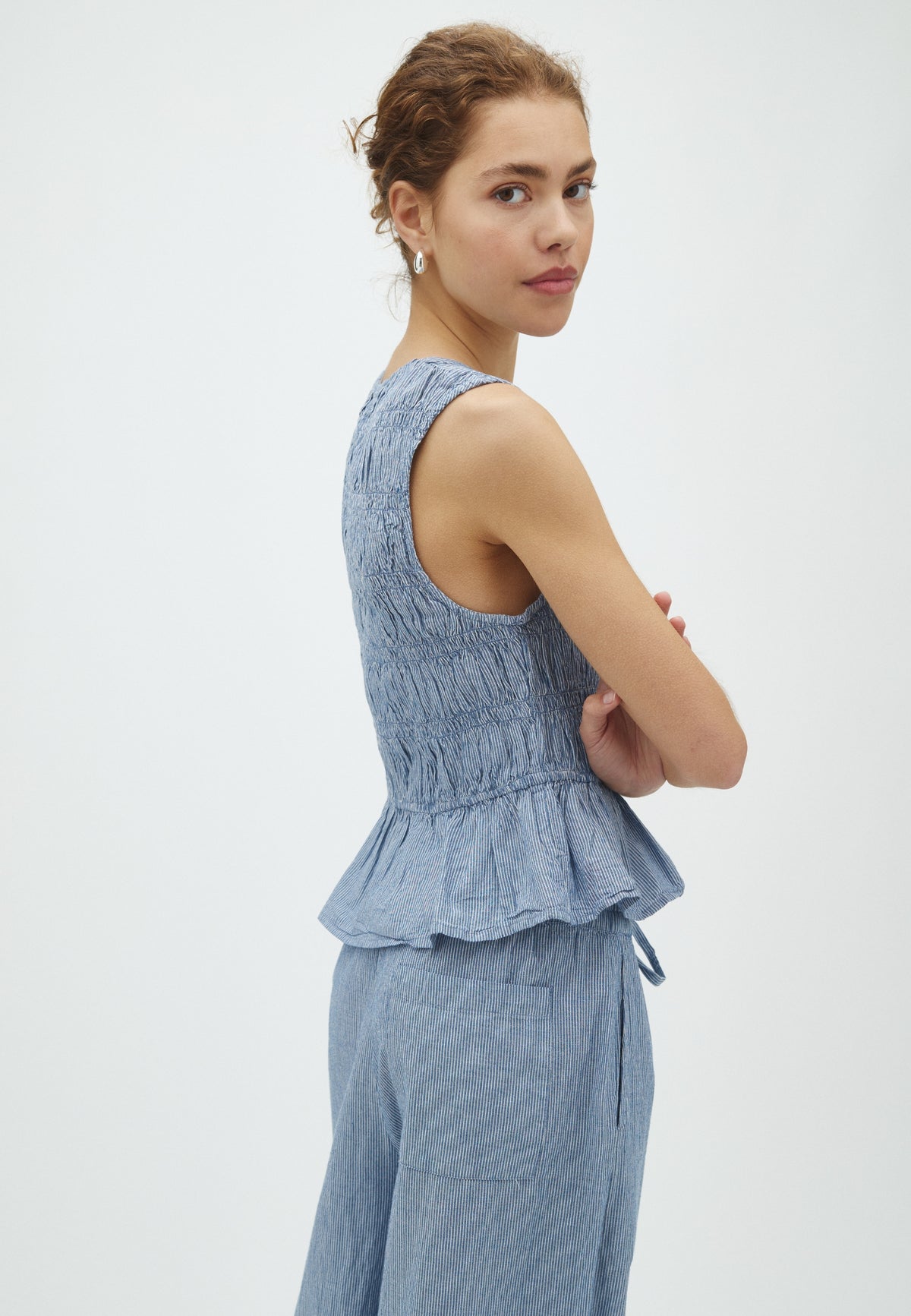 Cyra-M_Blue White Stripe_Model_2