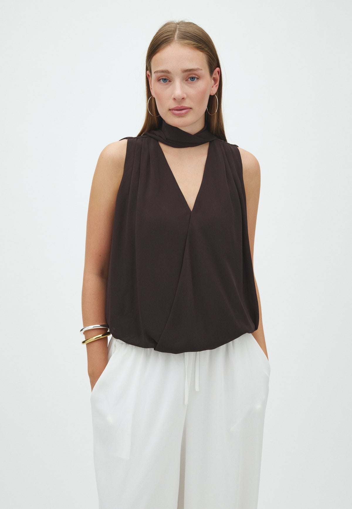 170014 Enge Chiffon Top_Dark Brown_Model_0