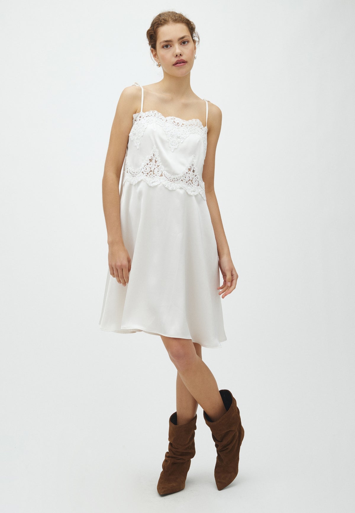 169571 Maela Heavy Sateen Lace Dress_Pearl_Model_0