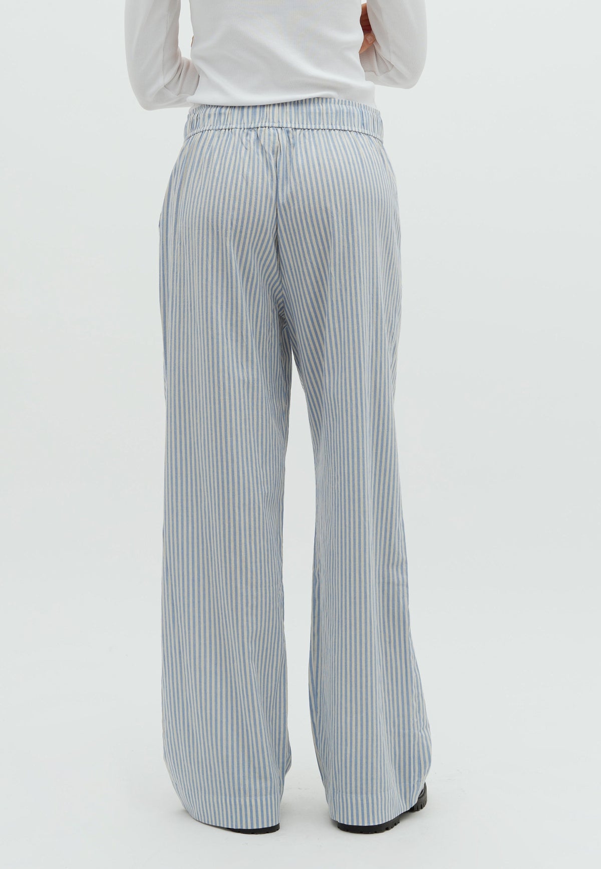 Grasielle-M_Blue Sugar Stripe_Model_2
