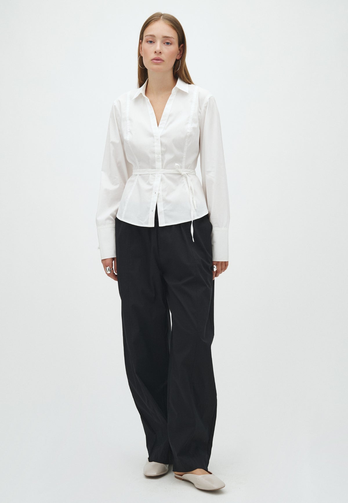 Noellie-F_White_Model_3