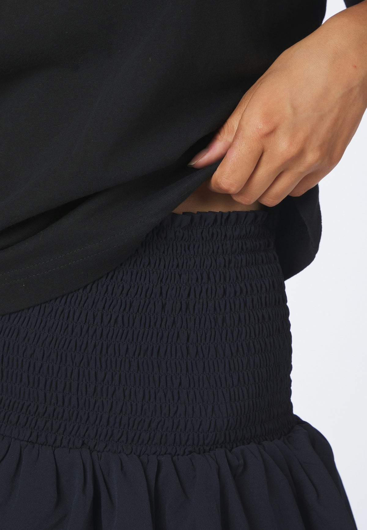 158315 Carin R Skirt_Navy_Model_2