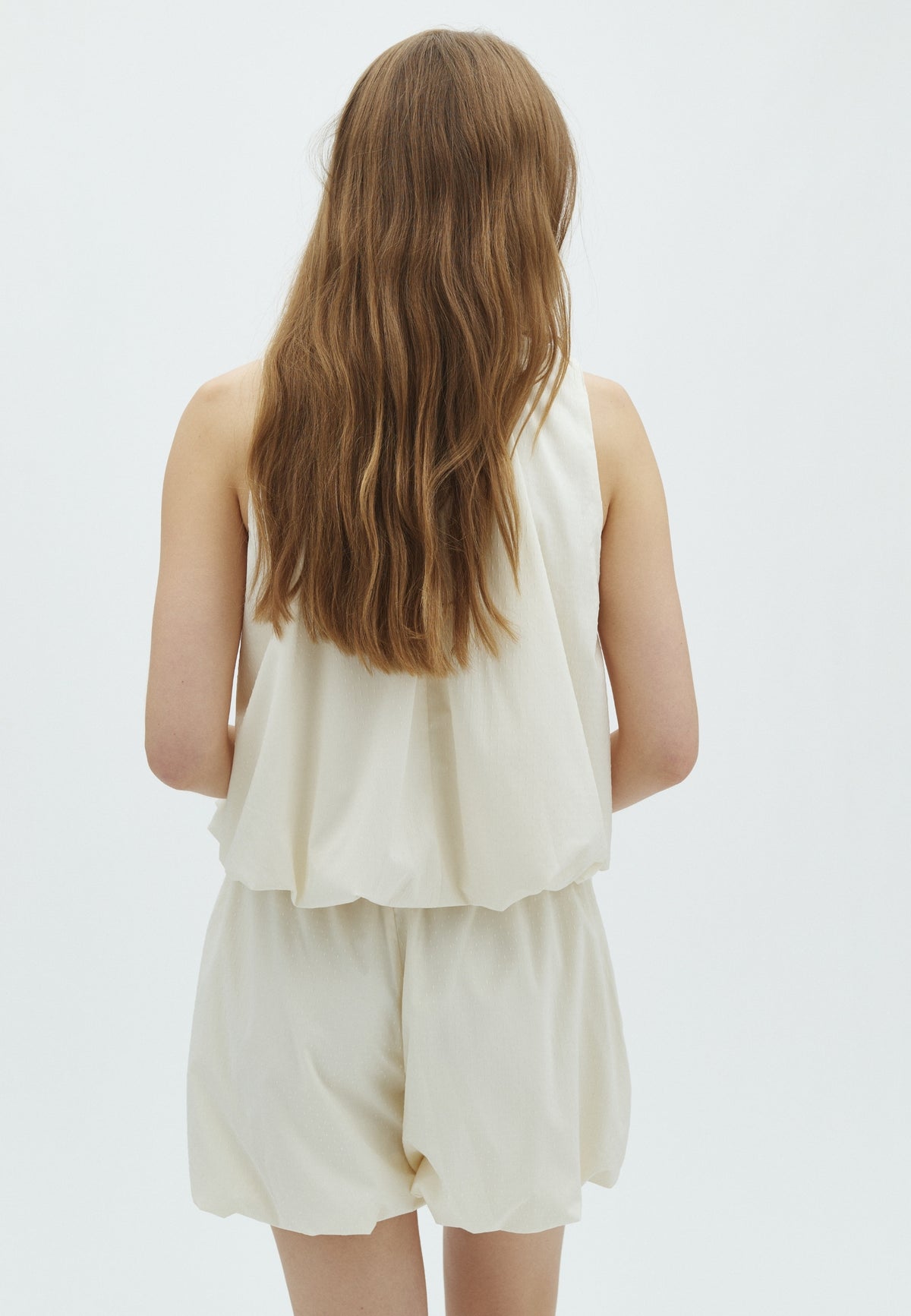 Eugene-F_Antique White_Model_1