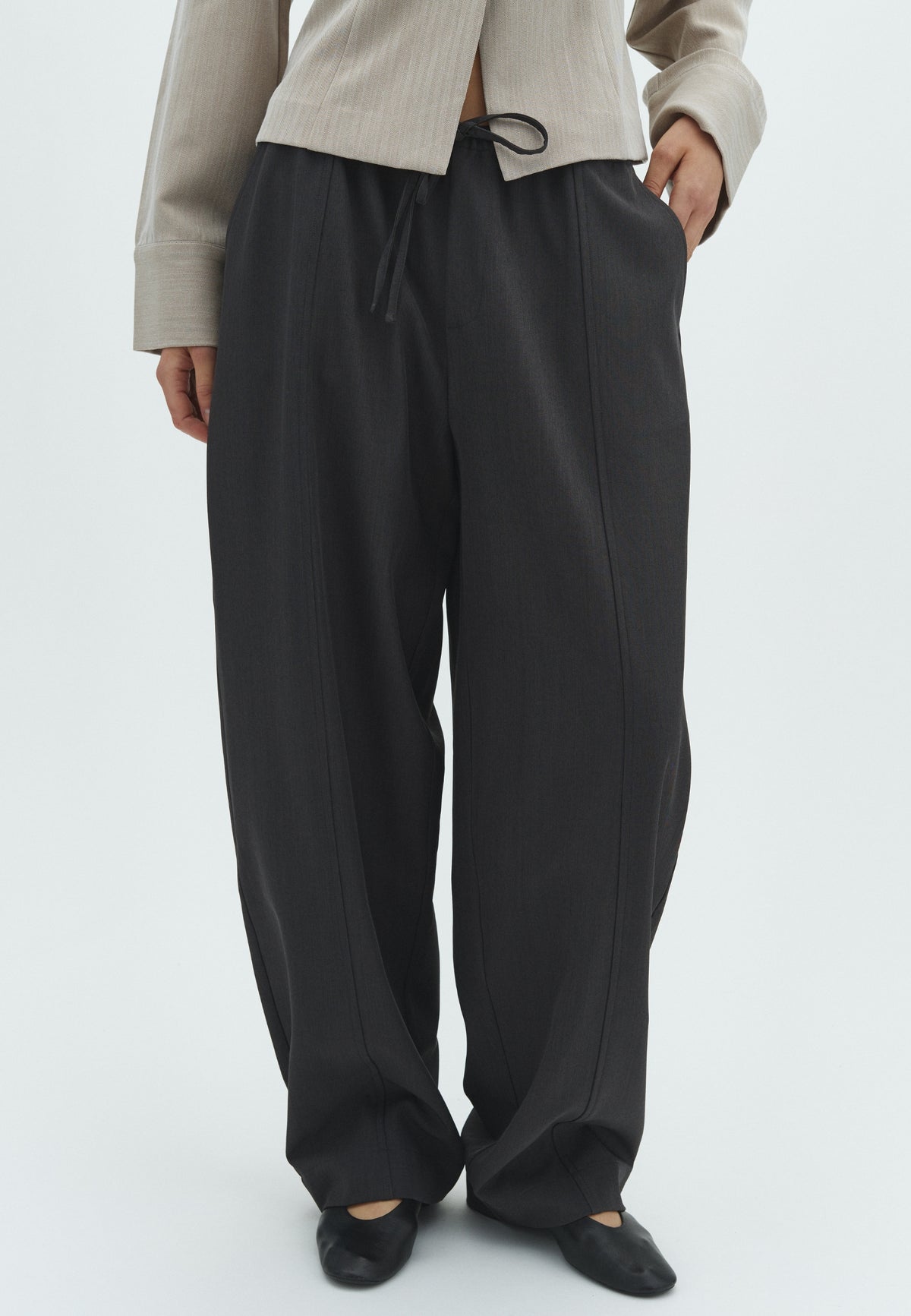 Saca-F_Dark Grey_Model_2