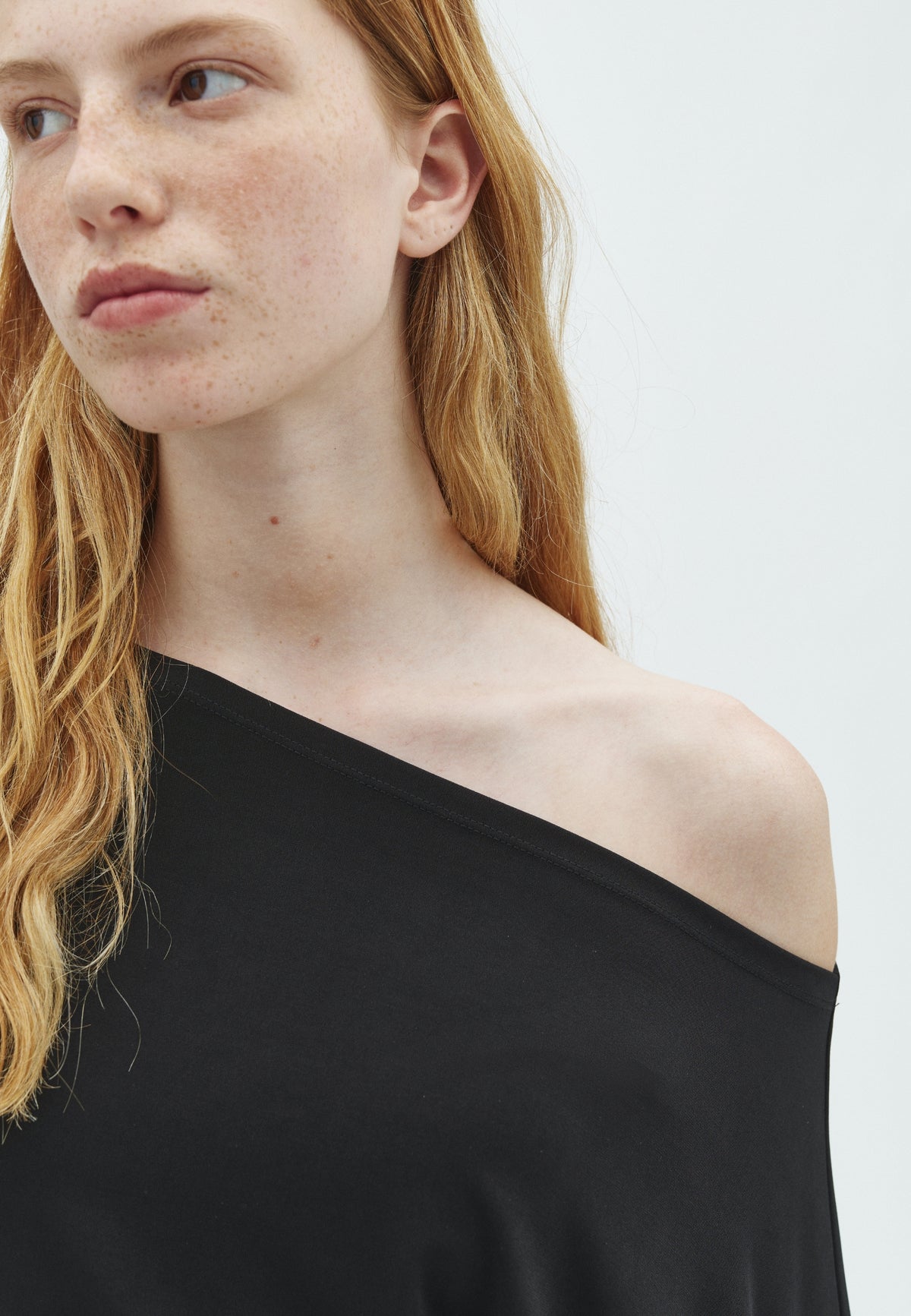 Venna-F_Black_Model_1