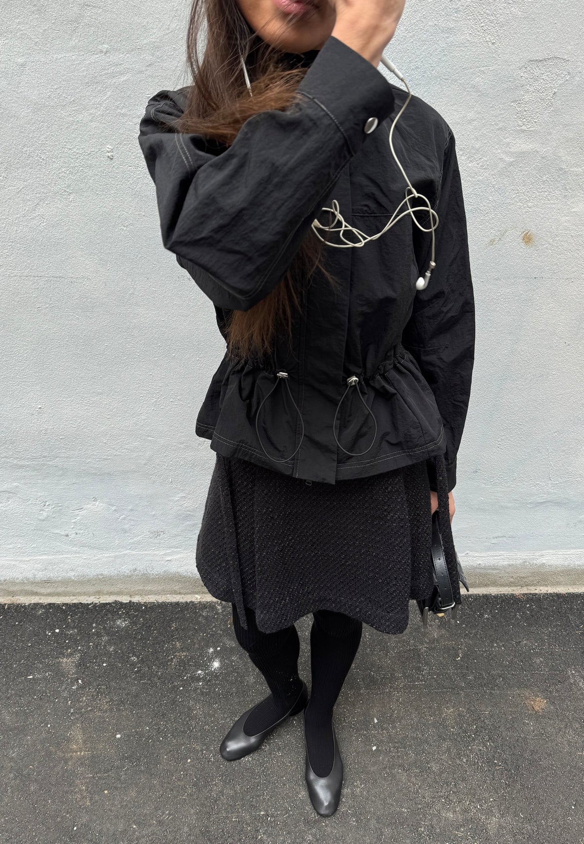 Amio-F_Black_Content_