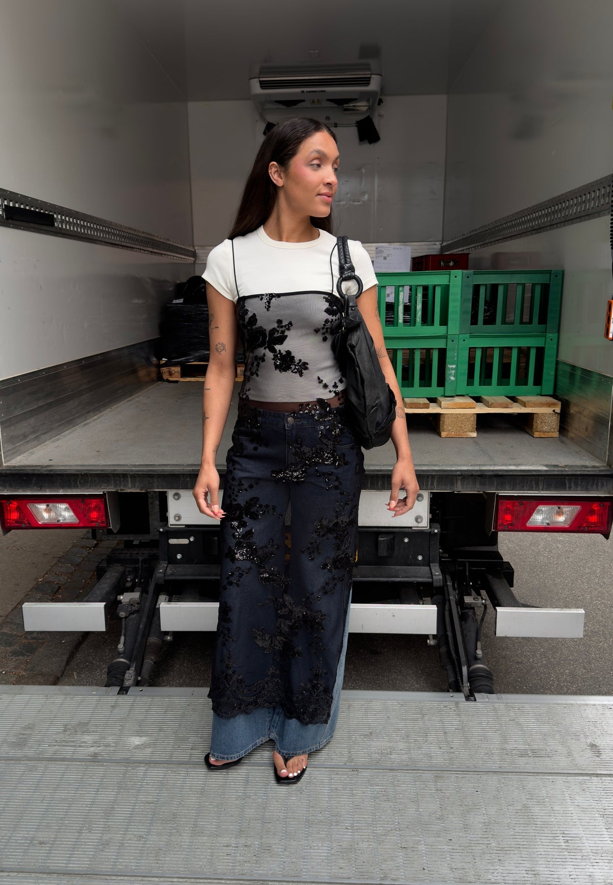 Rosamea-F_Black_Content_0