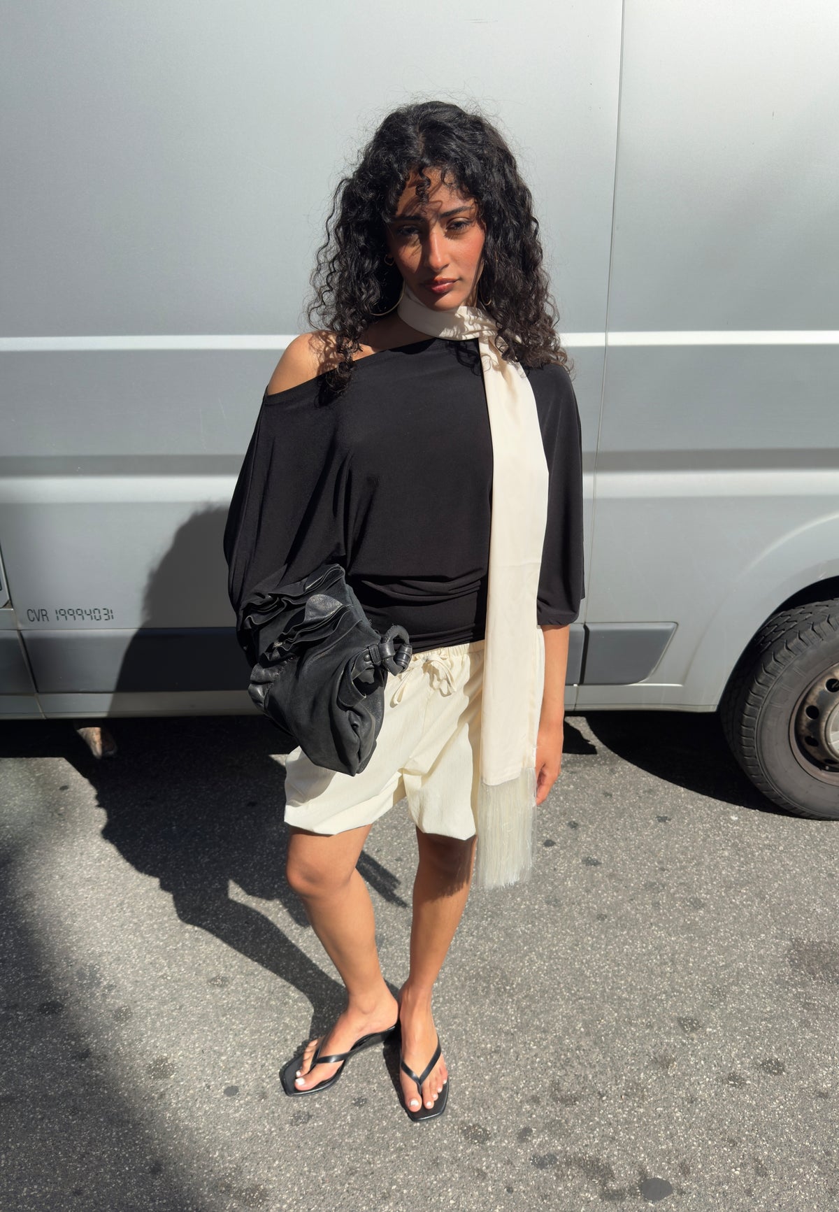 Venna-F_Black_Content_0