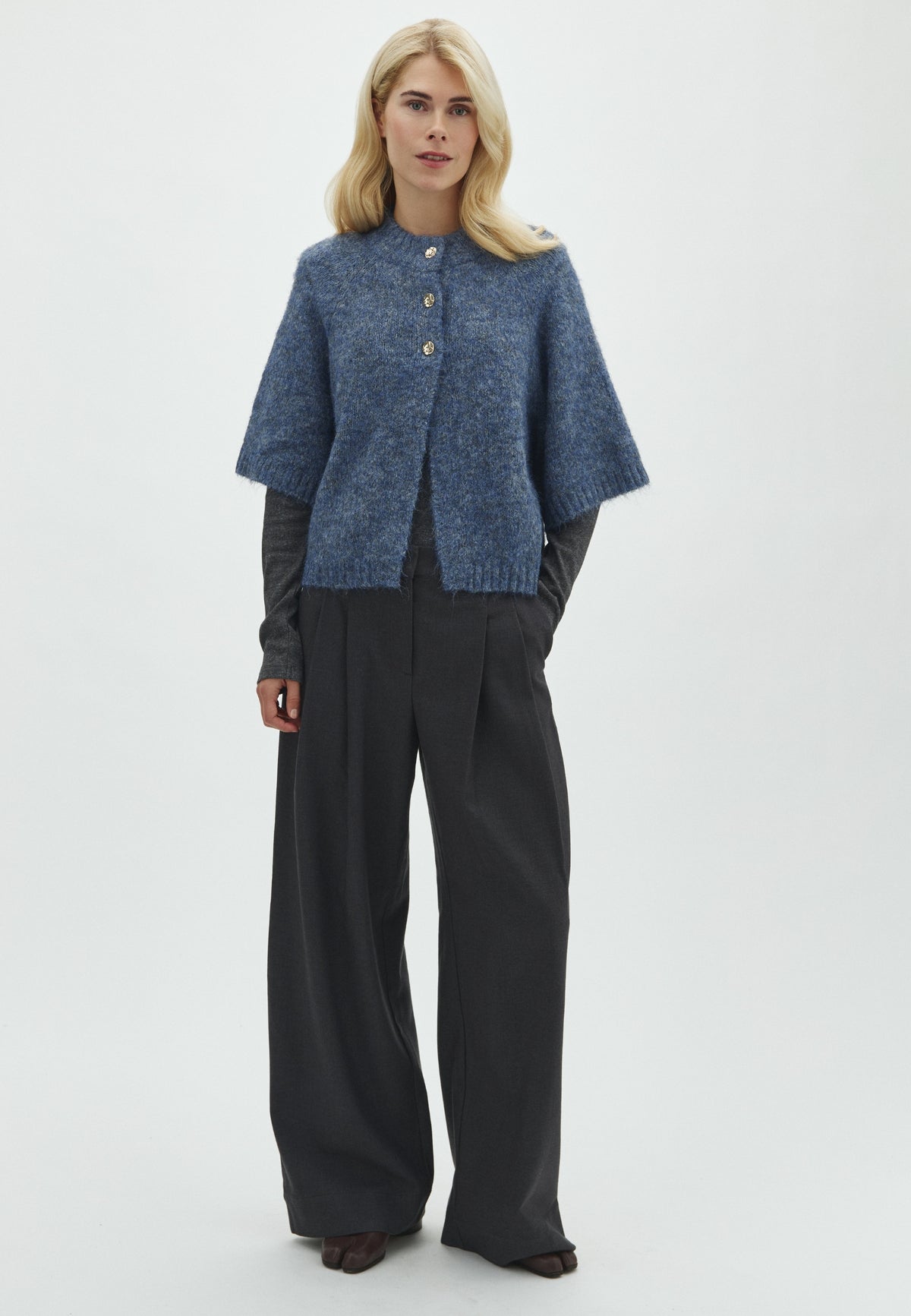 167446 Senuta Fluffy Knit Cardigan_Smoke Blue_Model_3