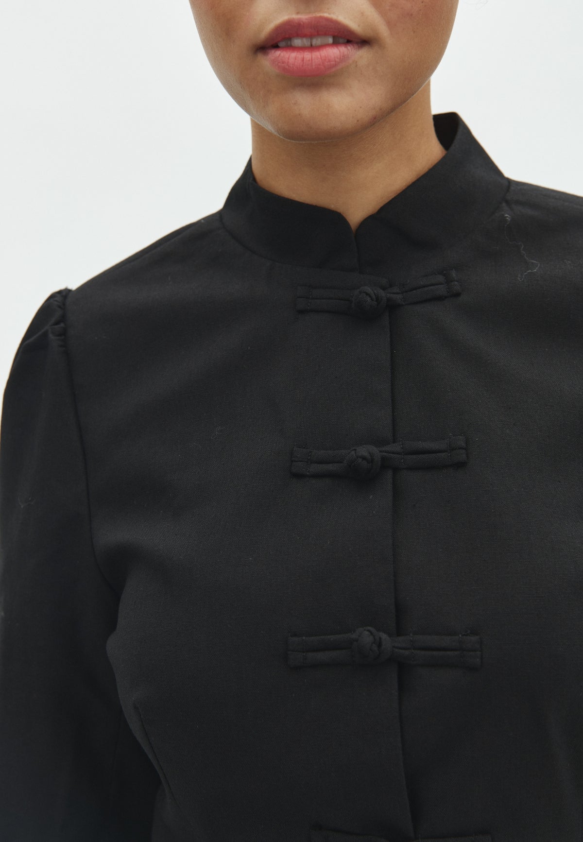 170541 Erdena Linen Blazer_Black_Model_1