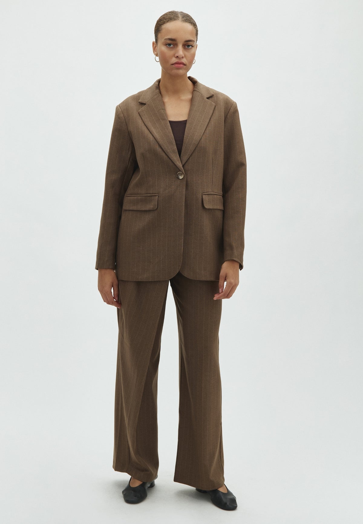 170532 Sarielle Pinstripe Blazer_Taupe_Model_1