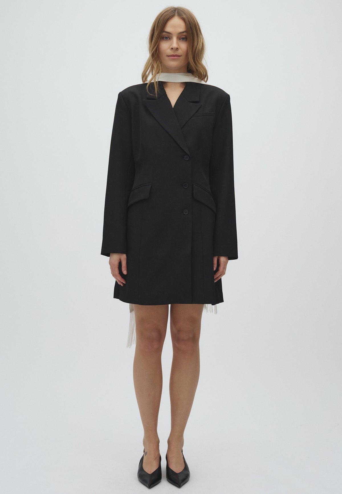 Mavie-M_Black_Model_0