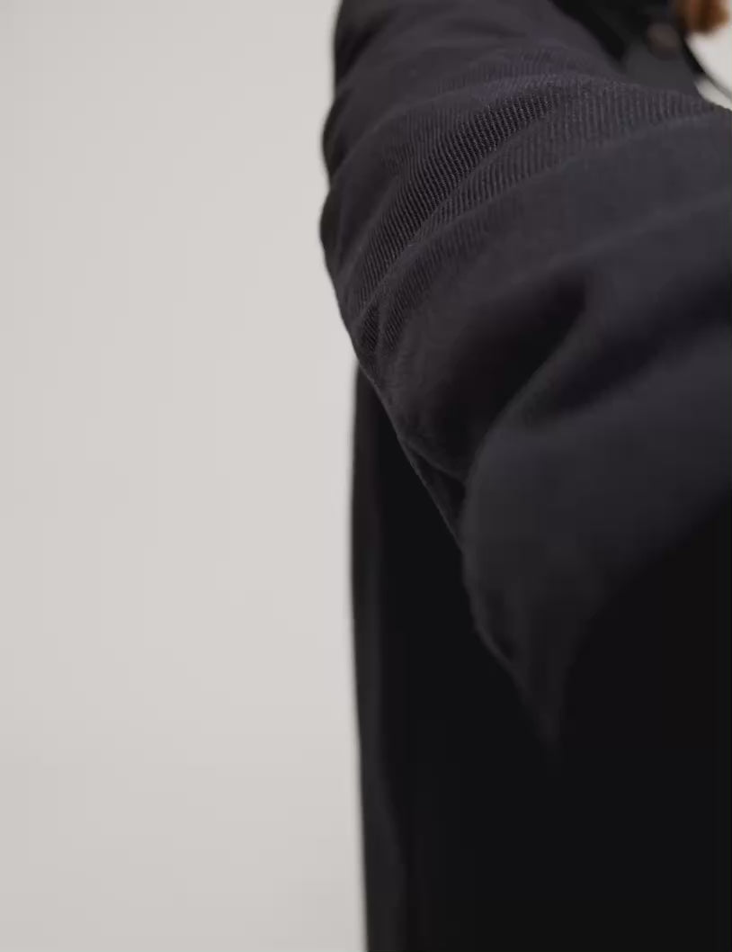 Caprice Short-M_Black_Video_0